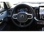 Volvo XC90 2.0 T8 Plug-in hybrid AWD Ultra Dark | Panoramadak | Head-up display | Keyless entry | Elek. bed. stoelen voorstoelen met geheugen | Luchtvering | Semi elek. trekhaak | 360 graden camera | Verwarmbare voorstoelen en achterbank | Verwarmbaar stuurwiel | Bowers & Wilkins audio | Apple carplay | Adaptive cruise control | 7-zits |