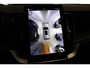 Volvo XC90 T8 Plug-in hybrid AWD Ultra Dark | Panoramadak | Trekhaak | Luchtvering | Head-up display | Premium audio by Bowers&Wilkins | 360 graden camera | Verwarmbare voorstoelen en achterbank | Verwarmbaar stuurwiel | Bowers & Wilkins audio | Apple carplay | Adaptive cruise control | 7-zits |