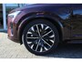Volvo XC90 T8 Plug-in hybrid AWD Ultra Dark | Panoramadak | Trekhaak | Luchtvering | Head-up display | Premium audio by Bowers&Wilkins | 360 graden camera | Verwarmbare voorstoelen en achterbank | Verwarmbaar stuurwiel | Bowers & Wilkins audio | Apple carplay | Adaptive cruise control | 7-zits |