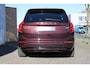 Volvo XC90 2.0 T8 Plug-in hybrid AWD Ultra Dark | Panoramadak | Head-up display | Keyless entry | Elek. bed. stoelen voorstoelen met geheugen | Luchtvering | Semi elek. trekhaak | 360 graden camera | Verwarmbare voorstoelen en achterbank | Verwarmbaar stuurwiel | Bowers & Wilkins audio | Apple carplay | Adaptive cruise control | 7-zits |