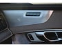 Volvo XC90 T8 Plug-in hybrid AWD Ultra Dark | Panoramadak | Trekhaak | Luchtvering | Head-up display | Premium audio by Bowers&Wilkins | 360 graden camera | Verwarmbare voorstoelen en achterbank | Verwarmbaar stuurwiel | Bowers & Wilkins audio | Apple carplay | Adaptive cruise control | 7-zits |