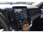 Volvo XC90 T8 Plug-in hybrid AWD Ultra Dark | Panoramadak | Trekhaak | Luchtvering | Head-up display | Premium audio by Bowers&Wilkins | 360 graden camera | Verwarmbare voorstoelen en achterbank | Verwarmbaar stuurwiel | Bowers & Wilkins audio | Apple carplay | Adaptive cruise control | 7-zits |