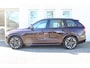 Volvo XC90 2.0 T8 Plug-in hybrid AWD Ultra Dark | Panoramadak | Head-up display | Keyless entry | Elek. bed. stoelen voorstoelen met geheugen | Luchtvering | Semi elek. trekhaak | 360 graden camera | Verwarmbare voorstoelen en achterbank | Verwarmbaar stuurwiel | Bowers & Wilkins audio | Apple carplay | Adaptive cruise control | 7-zits |