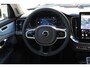 Volvo XC90 T8 Plug-in hybrid AWD Ultra Dark | Panoramadak | Trekhaak | Luchtvering | Head-up display | Premium audio by Bowers&Wilkins | 360 graden camera | Verwarmbare voorstoelen en achterbank | Verwarmbaar stuurwiel | Bowers & Wilkins audio | Apple carplay | Adaptive cruise control | 7-zits |