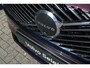 Volvo XC90 T8 Plug-in hybrid AWD Ultra Dark | Panoramadak | Trekhaak | Luchtvering | Head-up display | Premium audio by Bowers&Wilkins | 360 graden camera | Verwarmbare voorstoelen en achterbank | Verwarmbaar stuurwiel | Bowers & Wilkins audio | Apple carplay | Adaptive cruise control | 7-zits |