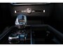 Volvo XC90 T8 Plug-in hybrid AWD Ultra Dark | Panoramadak | Trekhaak | Luchtvering | Head-up display | Premium audio by Bowers&Wilkins | 360 graden camera | Verwarmbare voorstoelen en achterbank | Verwarmbaar stuurwiel | Bowers & Wilkins audio | Apple carplay | Adaptive cruise control | 7-zits |