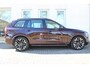Volvo XC90 T8 Plug-in hybrid AWD Ultra Dark | Panoramadak | Trekhaak | Luchtvering | Head-up display | Premium audio by Bowers&Wilkins | 360 graden camera | Verwarmbare voorstoelen en achterbank | Verwarmbaar stuurwiel | Bowers & Wilkins audio | Apple carplay | Adaptive cruise control | 7-zits |