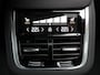 Volvo XC90 2.0 T8 Plug-in hybrid AWD Ultra Dark / Luchtvering / Trekhaak / Bowers & Wilkins Audio / Stoelmassage / Stoelventilatie / 360 camera / Pano. dak / Stuurwiel-, stoel- & achterbankverwarming / Elektr. stoelverstelling / Blis