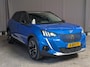 Peugeot e-2008 EV GT Pack 50 kWh 3 Fase | Adaptive Cruise | Stoelverwarming | Alcantara | AllSeason | Achteruitrijcamera | Navigatie | !!