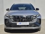 Hyundai Tucson 1.6 T-GDI PHEV N Line 4WD / Dealer onderhouden / Fabrieksgarantie tot 03-2027 / All season banden / Trekhaak afneembaar / Trekgewicht 1350 kg / Stuur- Stoel & Achterbankverwarming / Elektrische achterklep / Rondomzicht camera / Stoelventilatie / Adaptief cruise control /