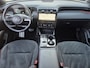 Hyundai Tucson 1.6 T-GDI PHEV N Line 4WD / Dealer onderhouden / Fabrieksgarantie tot 03-2027 / All season banden / Trekhaak afneembaar / Trekgewicht 1350 kg / Stuur- Stoel & Achterbankverwarming / Elektrische achterklep / Rondomzicht camera / Stoelventilatie / Adaptief cruise control /