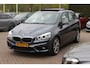 BMW 2-Serie Active Tourer 220i High Executive / Trekhaak / Panoramadak / Navigatie / 18'' / Stoelverwarming / Cruise Control