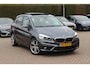 BMW 2-Serie Active Tourer 220i High Executive / Trekhaak / Panoramadak / Navigatie / 18'' / Stoelverwarming / Cruise Control
