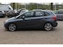 BMW 2-Serie Active Tourer 220i High Executive / Trekhaak / Panoramadak / Navigatie / 18'' / Stoelverwarming / Cruise Control