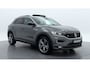 Volkswagen T-Roc 1.5 TSI 150pk Sport Business R Trekhaak | Panorama | Navi | Camera