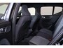 Volvo XC40 B3 Plus Black Edition - IntelliSafe Assist & Surround - 360º Camera - Harman/Kardon audio - Verwarmde voorstoelen & stuur - Parkeersensoren voor & achter - Elektr. bedienb. voorstoelen met geheugen links - Draadloze tel. lader - Extra getint glas - 20' LMV