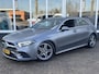 Mercedes-Benz A-klasse 160 Business Solution AMG Pakket Mountain Gray Metallic! | Stoelverwarming | Apple Carplay | Lane Assist