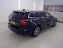 Volvo V60 2.0 B3 Momentum Business | Adaptieve Cruise Control | Parkeercamera | Harman Kardon Audio | Apple CarPlay & Android Auto | Donker Getint Glas | 18" Lichtmetalen Velgen |