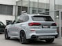 BMW X5 xDrive50e 489pk M-Sportpakket M Brooklyn Grau Pano Skylounge Comf-Zetels H&K Tr-Haak VOL!