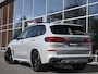 BMW X5 xDrive50e 489pk M-Sportpakket M Brooklyn Grau Pano Skylounge Comf-Zetels H&K Tr-Haak VOL!