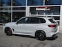 BMW X5 xDrive50e 489pk M-Sportpakket M Brooklyn Grau Pano Skylounge Comf-Zetels H&K Tr-Haak VOL!