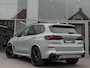 BMW X5 xDrive50e 489pk M-Sportpakket M Brooklyn Grau Pano Skylounge Comf-Zetels H&K Tr-Haak VOL!