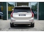 Volvo XC90 T8 Plug-in hybrid AWD | Ultra Dark | Luchtvering | Stoelventilatie | Nappa Leder | Massagefunctie | Panoramadak | Head-up Display | Harman Kardon audio systeem | 7 Zitplaatsen | Rondomzicht Camera | Apple CarPlay |