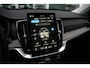 Volvo XC90 T8 Plug-in hybrid AWD | Ultra Dark | Luchtvering | Stoelventilatie | Nappa Leder | Massagefunctie | Panoramadak | Head-up Display | Harman Kardon audio systeem | 7 Zitplaatsen | Rondomzicht Camera | Apple CarPlay |