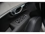 Volvo XC90 T8 Plug-in hybrid AWD | Ultra Dark | Luchtvering | Stoelventilatie | Nappa Leder | Massagefunctie | Panoramadak | Head-up Display | Harman Kardon audio systeem | 7 Zitplaatsen | Rondomzicht Camera | Apple CarPlay |