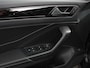 Volkswagen T-Roc 1.5 TSI DSG R-Line + Design pakket Black Automaat Panorama dak Navigatie Apple Carplay/Android Auto Climate control Adaptieve cruise control LED