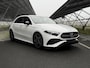 Mercedes-Benz A-klasse 180 Business Solution AMG | Night | Panoramadak | Sfeerverlichting | Stoelverwarming | Parkeercamera |