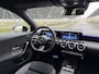 Mercedes-Benz A-klasse 180 Business Solution AMG | Night | Panoramadak | Sfeerverlichting | Stoelverwarming | Parkeercamera |