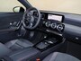 Mercedes-Benz A-klasse 180 Business Solution AMG | Panoramaschuifdak | Stoelverwarming | Achteruitrijcamera |  MULTIBEAM LED |