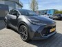 Toyota C-HR / C-HR+ PLUG-IN HYBRID 220 EXECUTIVE STOEL/STUURVERW BLIND-SPOT PARK-SENSOREN JBL-AUDIO EL-SPORTSTOELEN-MEMORY NAVI APPLE/ANDROID