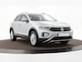 Volkswagen T-Roc 1.0 TSI 110pk Life · Camera · Apple/Android Car Play · P-Sensoren · Airco · Navigatie · 16'' Inch ·
