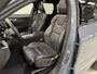 Volvo XC60 2.0 B5 R-Design / Massage / 360 camera / Luchtvering / Trekhaak / Harman&Kardon