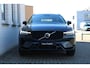 Volvo XC60 2.0 T6 Plug-in hybrid AWD Ultra Dark | Panoramadak | Voorin automatische verstelbare stoelen met geheugen | Dodehoek detectie | Trekhaak | 360 graden camera | Stoelverwarming voor- en achterin | Andriod Auto | Apple CarPlay
