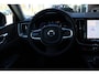 Volvo XC60 2.0 T6 Plug-in hybrid AWD Ultra Dark | Panoramadak | Voorin automatische verstelbare stoelen met geheugen | Dodehoek detectie | Trekhaak | 360 graden camera | Stoelverwarming voor- en achterin | Andriod Auto | Apple CarPlay