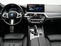 BMW 5-Serie Touring 530e M Sport PHEV 293pk Dealer O.H. | Panodak | Adaptive Cruise | 360 Camera | Harman / Kardon | Lederen Comfortzetels Memory & Verwarmd | Adaptive LED | Apple Carplay | Blis | Sfeerverlichting | Navigatie | DAB | Plug In Hybrid |