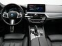 BMW 5-Serie Touring 530e M Sport PHEV 293pk Dealer O.H. | Panodak | Adaptive Cruise | 360 Camera | Harman / Kardon | Lederen Comfortzetels Memory & Verwarmd | Adaptive LED | Apple Carplay | Blis | Sfeerverlichting | Navigatie | DAB | Plug In Hybrid |