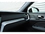 Volvo V60 T6 Plug-in hybrid AWD Plus Dark | Trekhaak | All-Season Banden | Harman/Kardon Premium Geluidssysteem | Adaptieve Cruise Control | Pilot Assist | Elektrische Achterklep | Keyless Entry | Elektrisch Verwarmbare Voorruit |Stuurverwarming | Stoelverwarming Voor- en Achter | Nappa Leder/Open Grid Textiel Bekleding | 18 Inch Lichtmetalen Velgen