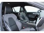 Volvo V60 T6 Plug-in hybrid AWD Plus Dark | Trekhaak | All-Season Banden | Harman/Kardon Premium Geluidssysteem | Adaptieve Cruise Control | Pilot Assist | Elektrische Achterklep | Keyless Entry | Elektrisch Verwarmbare Voorruit |Stuurverwarming | Stoelverwarming Voor- en Achter | Nappa Leder/Open Grid Textiel Bekleding | 18 Inch Lichtmetalen Velgen