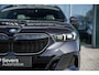 BMW 5-Serie Touring 550e xDrive | M Sportpakket Pro | Driving Assistant Professional | Panoramadak | Innovation Pack | Trekhaak | Bowers & Wilkins Surround Sound System | Parking Assistant Professional | Stoelventilatie |