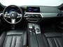 BMW 5-Serie Touring 530i xDrive M-Sportpakket / Panoramadak / Trekhaak / Head-up / Harman-Kardon / Alu wielen 19 inch