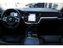 Volvo V60 2.0 T6 Twin Engine AWD Momentum Pro | Head-up display | Verwarmbaar stuurwiel | Verwarmbare voorstoelen en achterbank | 360 graden camera | Dode hoek herkenning | Adaptieve cruise controle | Keyless entrty |