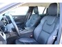 Volvo V60 2.0 T6 Twin Engine AWD Momentum Pro | Head-up display | Verwarmbaar stuurwiel | Verwarmbare voorstoelen en achterbank | 360 graden camera | Dode hoek herkenning | Adaptieve cruise controle | Keyless entrty |