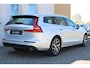 Volvo V60 2.0 T6 Twin Engine AWD Momentum Pro | Head-up display | Verwarmbaar stuurwiel | Verwarmbare voorstoelen en achterbank | 360 graden camera | Dode hoek herkenning | Adaptieve cruise controle | Keyless entrty |