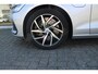 Volvo V60 2.0 T6 Twin Engine AWD Momentum Pro | Head-up display | Verwarmbaar stuurwiel | Verwarmbare voorstoelen en achterbank | 360 graden camera | Dode hoek herkenning | Adaptieve cruise controle | Keyless entrty |