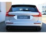 Volvo V60 2.0 T6 Twin Engine AWD Momentum Pro | Head-up display | Verwarmbaar stuurwiel | Verwarmbare voorstoelen en achterbank | 360 graden camera | Dode hoek herkenning | Adaptieve cruise controle | Keyless entrty |