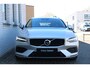 Volvo V60 2.0 T6 Twin Engine AWD Momentum Pro | Head-up display | Verwarmbaar stuurwiel | Verwarmbare voorstoelen en achterbank | 360 graden camera | Dode hoek herkenning | Adaptieve cruise controle | Keyless entrty |